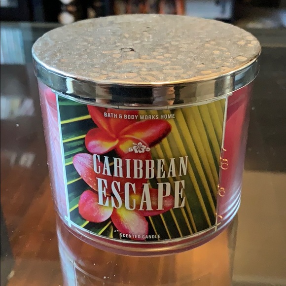 NEW Bath & Body Works Caribbean Escape Candle - Picture 2 of 4